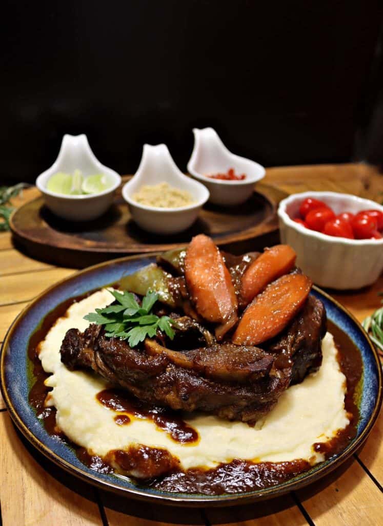 Osso Buco recipe served on a plate, by Boteco Restaurant