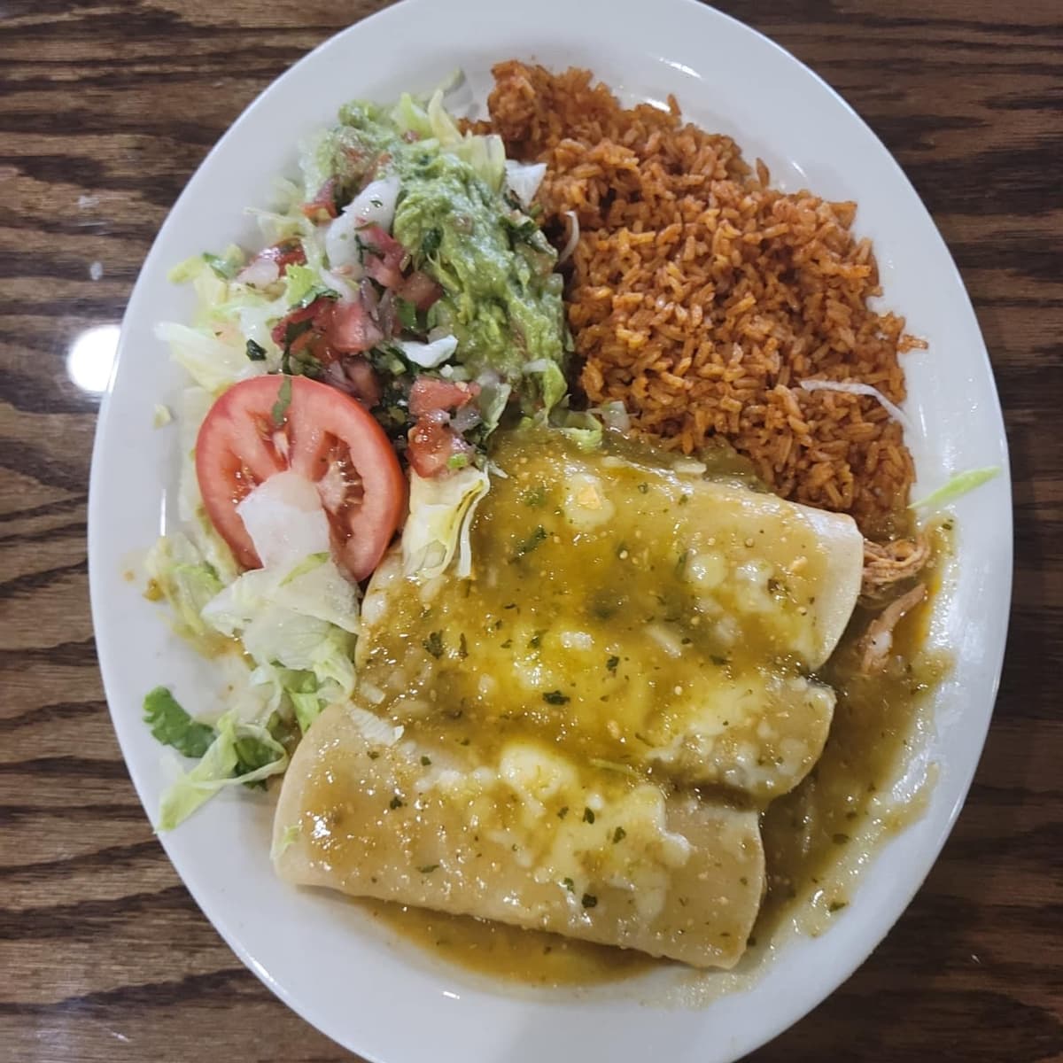 Guacamole recipe served on a plate, by El Mariachi Mexican Grill Guacamole recipe served on a plate, by El Mariachi Mexican Grill