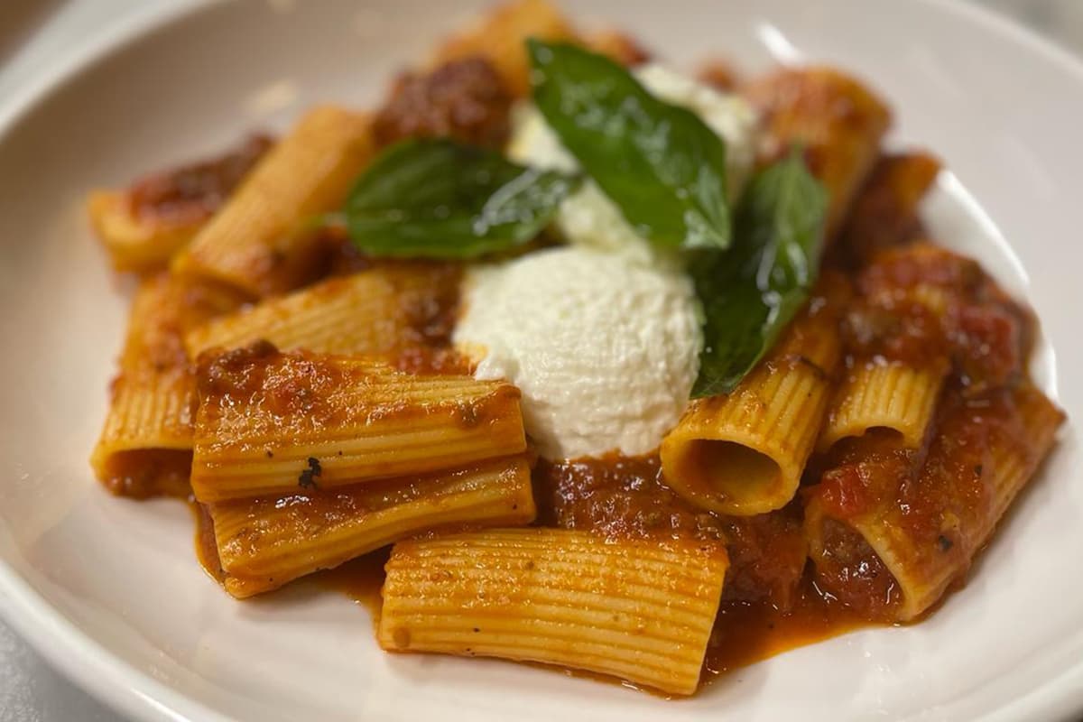 Bolognese recipe served on a plate, by Zeneli Pizzeria e Cucina Napoletana