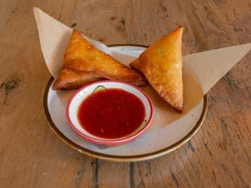 Spaghetti Carbonara recipe served on a plate, by Eat Today East African Cuisine Spaghetti Carbonara recipe served on a plate, by Eat Today East African Cuisine