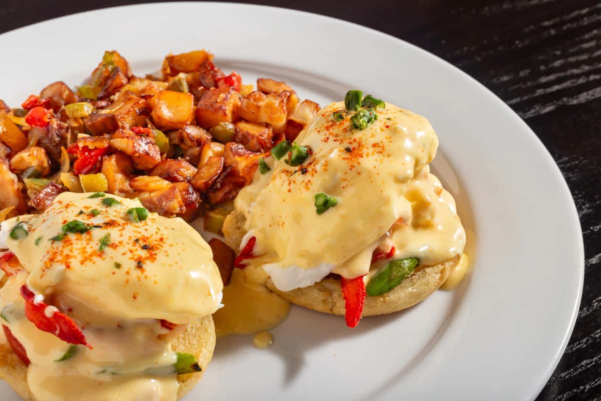 Lobster Oscar Benedict recipe served on a plate, by Smokin Fins Lobster Oscar Benedict recipe served on a plate, by Smokin Fins