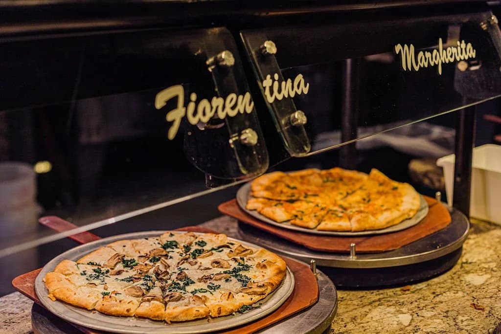 Fiorentina Pizza recipe served on a plate, by Cinzzetti's Fiorentina Pizza recipe served on a plate, by Cinzzetti's